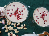 Ajoblanco con salsa de mango y granada