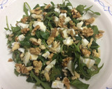 Foto del paso 5 de la receta: Ensalada de brotes y espinacas con nueces y queso de cabra 🌱🍯🍃
