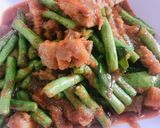 รูปขั้นตอนการทำที่ 3 ของ พริกแกงหมูกรอบ🐛น้อย