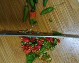 รูปขั้นตอนการทำที่ 1 ของ เส้นหมี่ขาวผัดไข่ใส่ผักกูด,ไส้กรอก#17