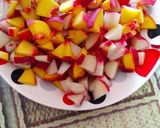 صورة لخطوة 2 من وصفة سلطة فواكه مشكلة 🍌🍋🍍🍏