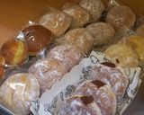 Foto langkah ke 9 dari resep Bomboloni Kentang Isi Coklat.