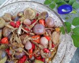 Foto langkah ke 4 dari resep Oseng Bawang Merah & Terong Bulat.