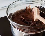 Foto langkah ke 1 dari resep Brownies Shiny Crust (dg gambar).