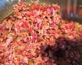 Foto del passaggio 2 della ricetta Peperoni ripieni di salsiccia e formaggio filante
