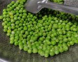 चटपटीत मटार उसळ (matar usal recipe in marathi) रेसिपी स्टेप 1 फोटो