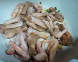 Hình bước làm 2 của món Chân gà kho mặn ngọt