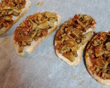 Foto del paso 3 de la receta: Tostadas de setas jamón y queso