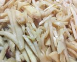 竹筍炒蒜頭（不是肉絲）Fried Bamboo Shoots with Garlic的食譜步驟8照片