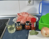 Foto del paso 1 de la receta: Manitas de cerdo al pimentón