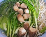 Hình bước làm 2 của món Bún tôm giò heo nấm rơm