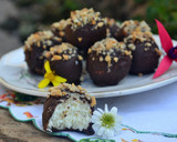 Foto del paso 5 de la receta: Bombones de leche condensada y coco🍫