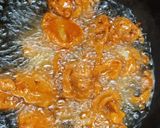 A picture of step 3 of Onion pakoda.