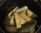 Hình bước làm 3 của món Đậu hũ kho chả cá