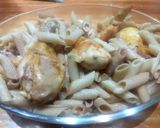 Foto del paso 4 de la receta: Pollo sazonado en ajo y cebolla con fideos dorados