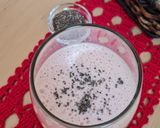 A picture of step 2 of Banana and Strawberry Smoothie with Yogurt Base.
