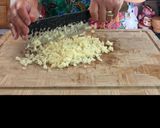 A picture of step 2 of Shrimp Garlic Noodle.