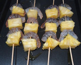 Foto del paso 3 de la receta: Brochetas de langostino y piña al curry