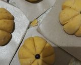 Foto langkah ke 4 dari resep Roti Kukus Labu.