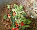 Foto langkah ke 5 dari resep Daging ca brokoli n paprika.