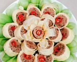Hình bước làm 2 của món Trứng cuộn lót cải thìa