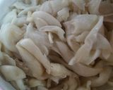 Foto langkah ke 2 dari resep Tumis jamur bakso.