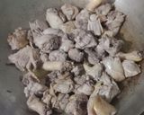 Hình bước làm 1 của món Gà nấu thơm