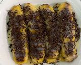 Foto langkah ke 6 dari resep Pisang Penyet Topping Coklat Keju.