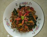 Foto langkah ke 5 dari resep Tumis Kulit Melinjo & Kacang Panjang.