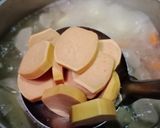 Foto langkah ke 4 dari resep Sup Sayuran Bakso Sosis.