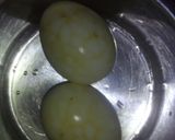 A picture of step 3 of Stained eggs.