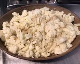 Une image de l'étape 8 de Gratin de chou fleur aux deux sauces, ail et emmental râpé.