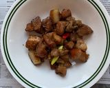 Hình bước làm 5 của món Canh chua cá basa + thịt kho tiêu