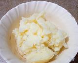 A picture of step 1 of Aloo kay puff.