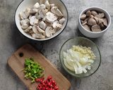 Foto langkah ke 1 dari resep Tumis Jamur Bakso saus Tiram.