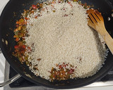Foto del paso 2 de la receta: Arroz meloso de gambitas, calamares y pescadito