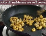 A picture of step 4 of Caramelized Makhanas (मखाना).