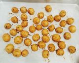 Foto langkah ke 3 dari resep Roasted baby potato.