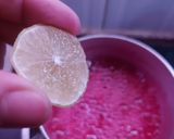 A picture of step 4 of Apple peel jam jelly.
