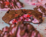 Foto del paso 5 de la receta: Galletas heladas de yogur con frutos rojos y chocolate