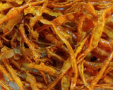 Foto del paso 3 de la receta: 111.🥕Aperitivo: piel crujiente de zanahoria con especias.🥕