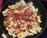 Foto del paso 2 de la receta: Merluza rellena al cava con champiñón y jamón serrano