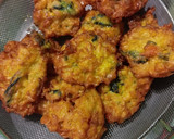 Foto langkah ke 5 dari resep Bakwan Jagung Bunga Telang.