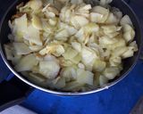 Foto del paso 2 de la receta: Tortilla de patata con cebolla