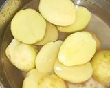 A picture of step 1 of Peas and potato curry.