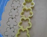 Foto langkah ke 4 dari resep Flower Cup Cookies (Eggless).