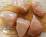 Foto del paso 2 de la receta: Mixiotes de pollo con nopales