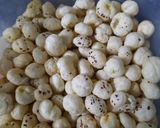 A picture of step 1 of Makhana ladoo.