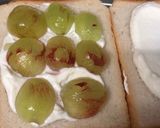 A picture of step 3 of Fruit Sandwich 🍒.