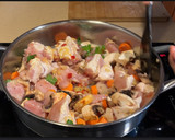 Foto del paso 4 de la receta: Pavo estofado con champiñones